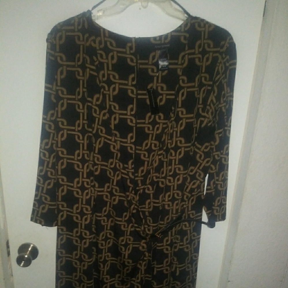 Gorgeous Dark Brown with Tan Chain Design Business